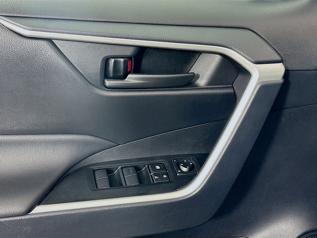 Thumbnail: 2025 Toyota RAV4 - 17