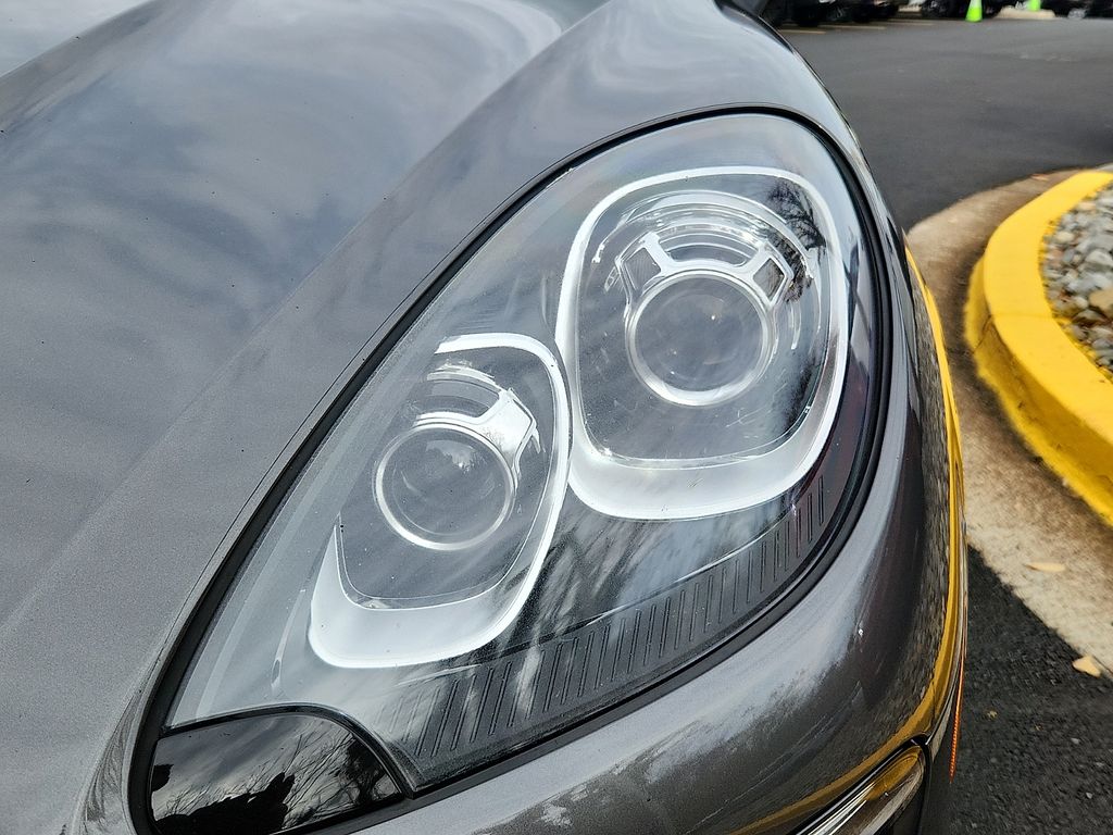 Thumbnail: 2015 Porsche Macan - 9