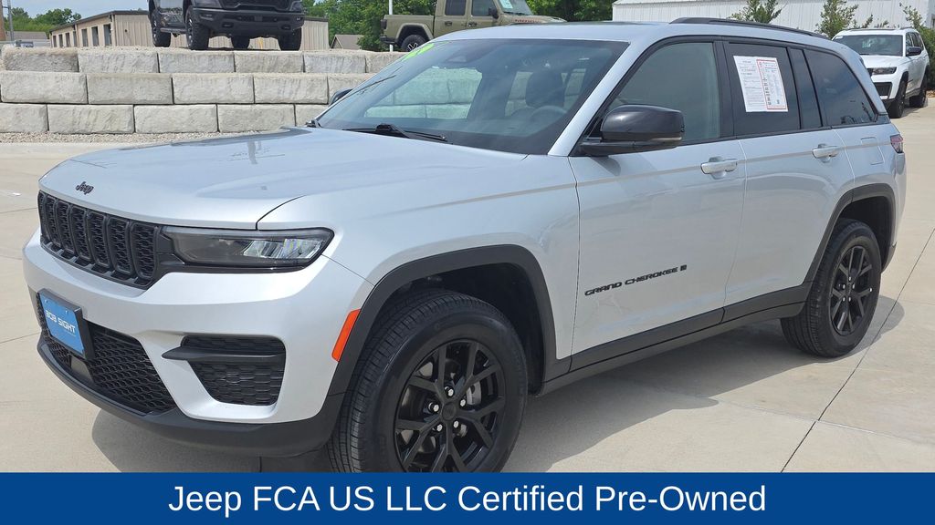 2025 Jeep Grand Cherokee Altitude 4WD