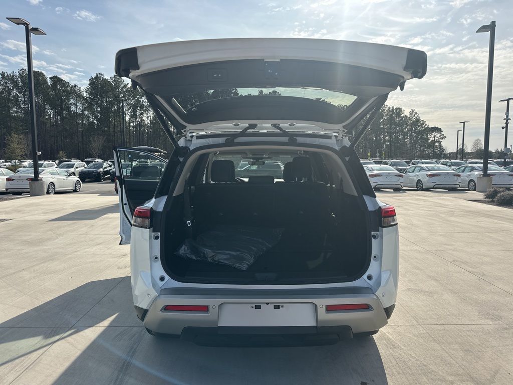 2025 Everest White Pearl Tricoat Nissan Pathfinder SL FWD SUV