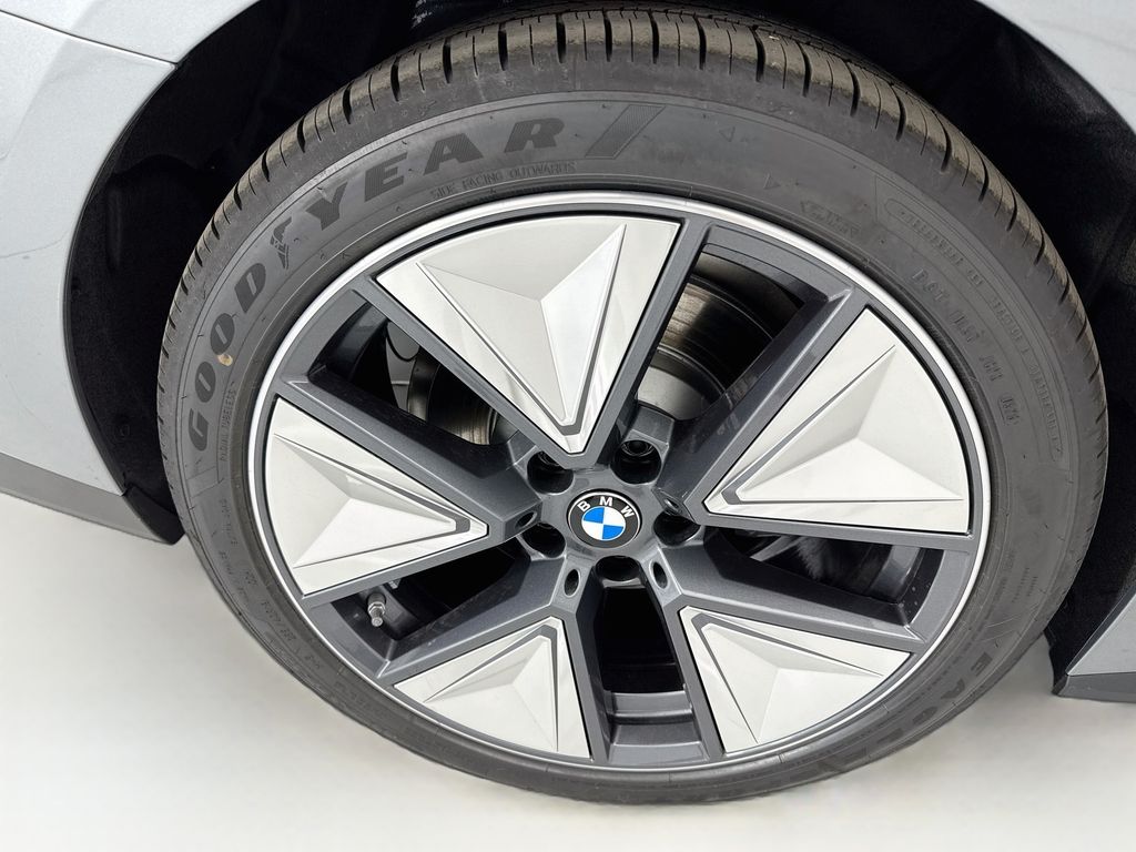 Thumbnail: 2026 BMW i4 - 32