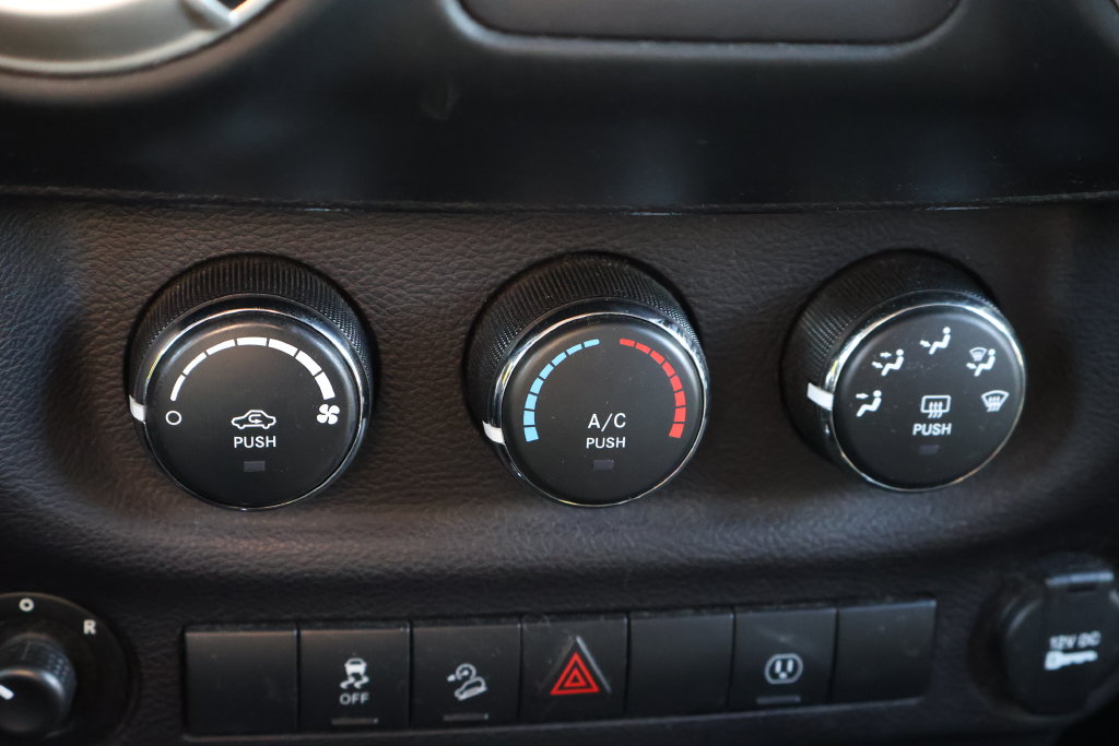 Thumbnail: 2018 Jeep Wrangler - 19