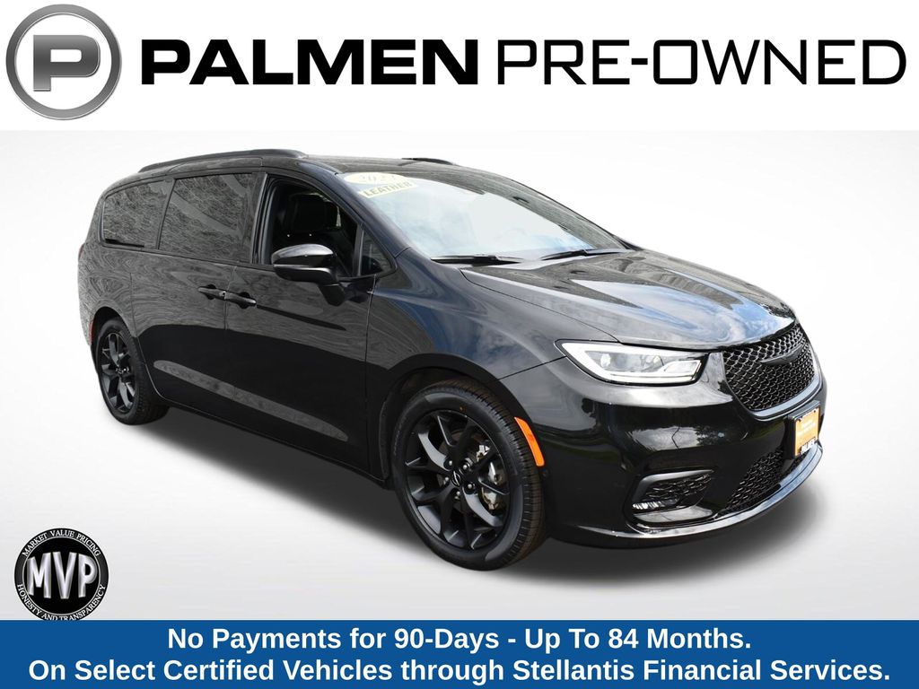 Brilliant Black Crystal Pearlcoat 2023 Chrysler Pacifica Minivan Front-Wheel Drive 9-Speed Automatic