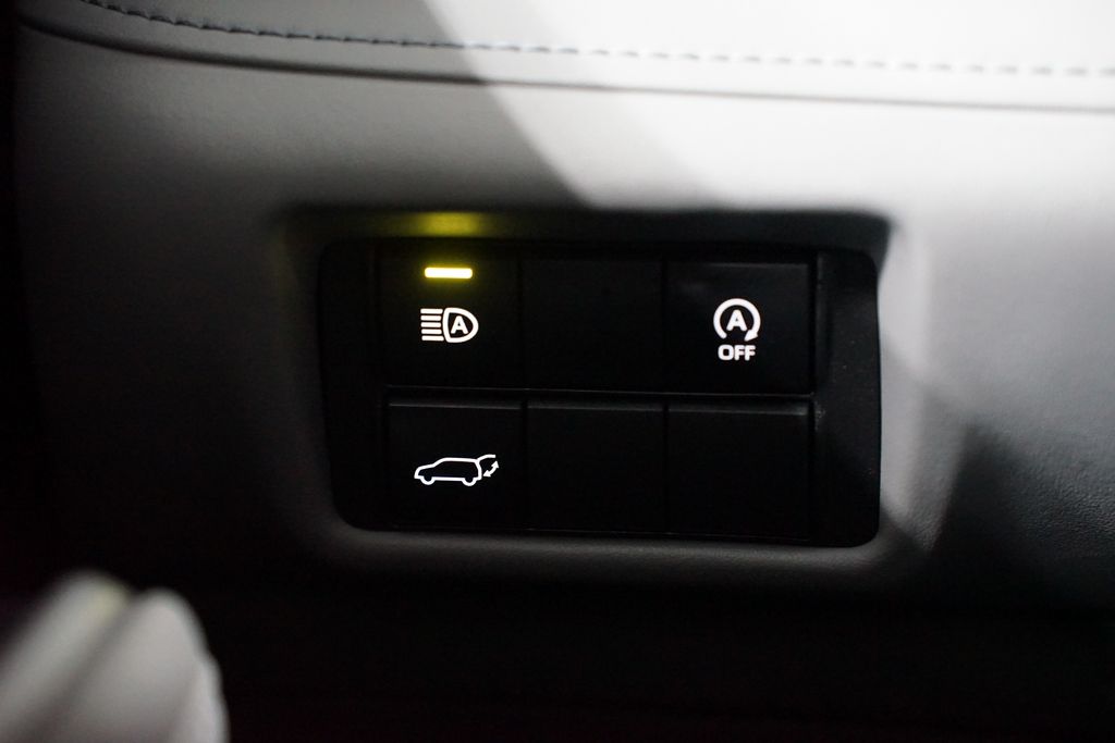 Thumbnail: 2023 Toyota Highlander - 24