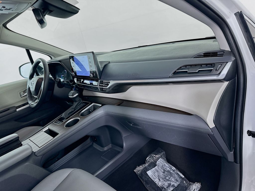 Thumbnail: 2024 Toyota Sienna - 29