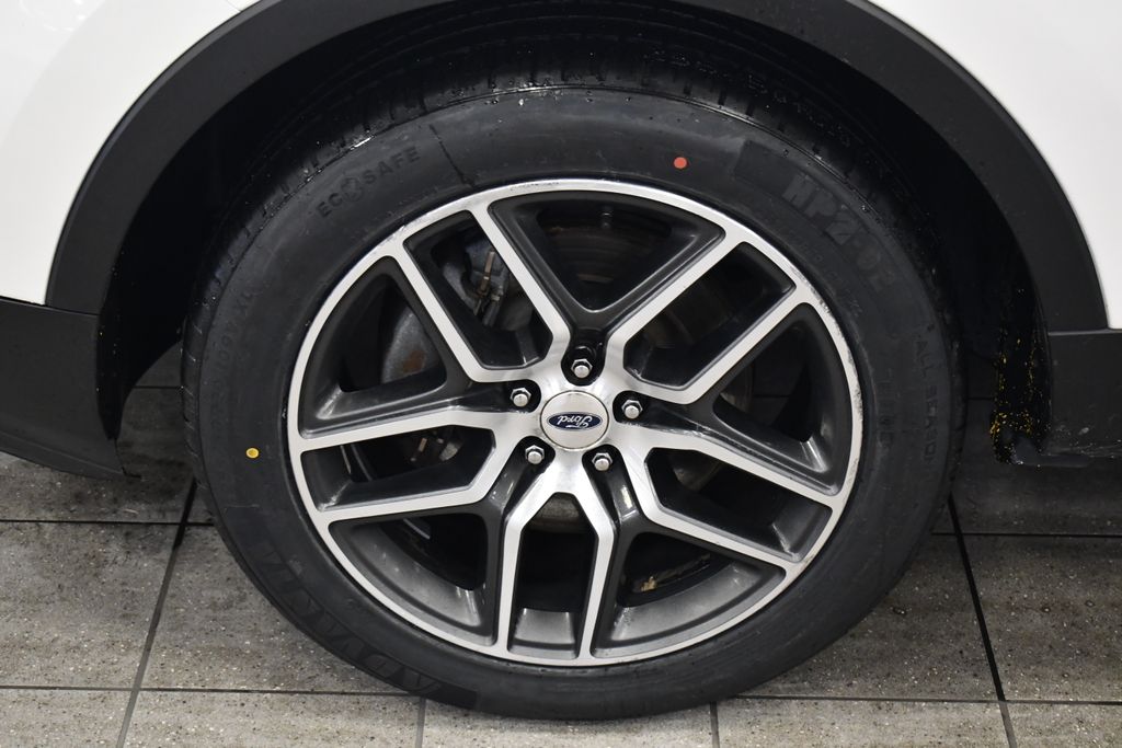 Thumbnail: 2017 Ford Explorer - 15