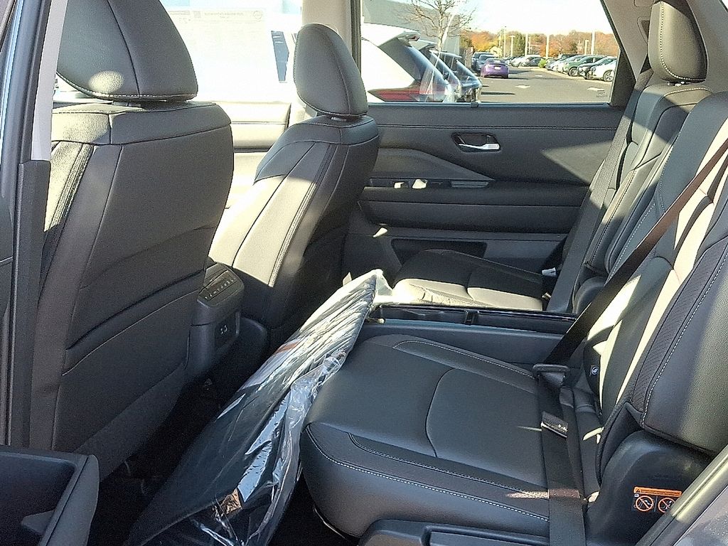 Thumbnail: 2025 Nissan Pathfinder - 8