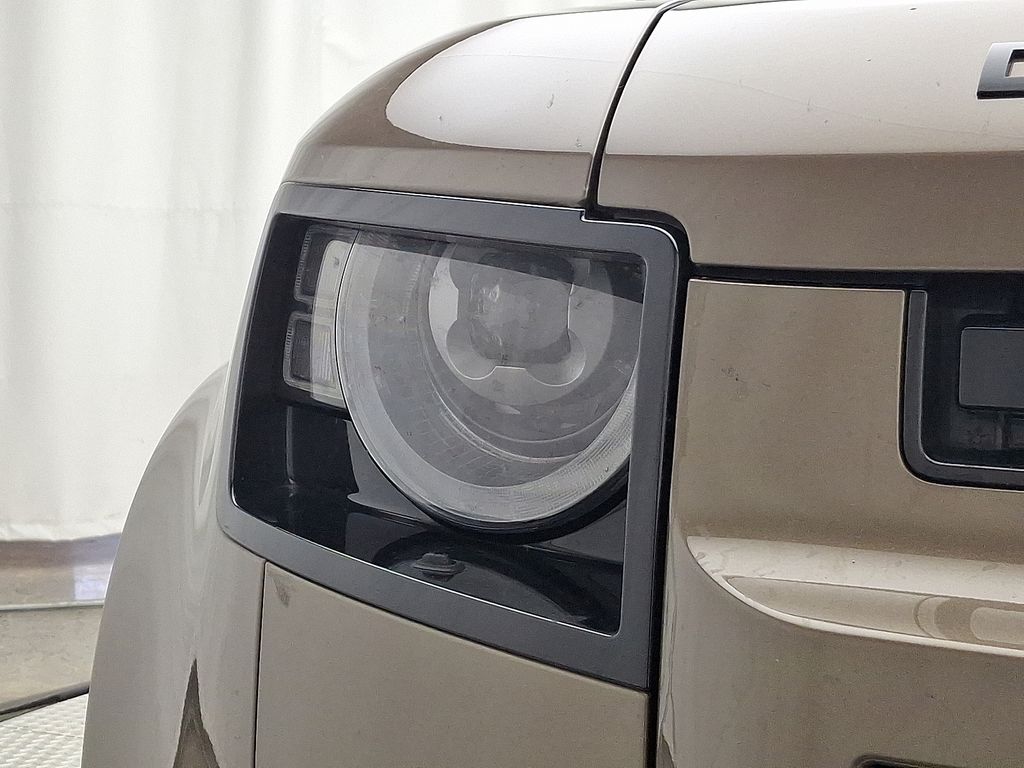 Thumbnail: 2020 Land Rover Defender - 9