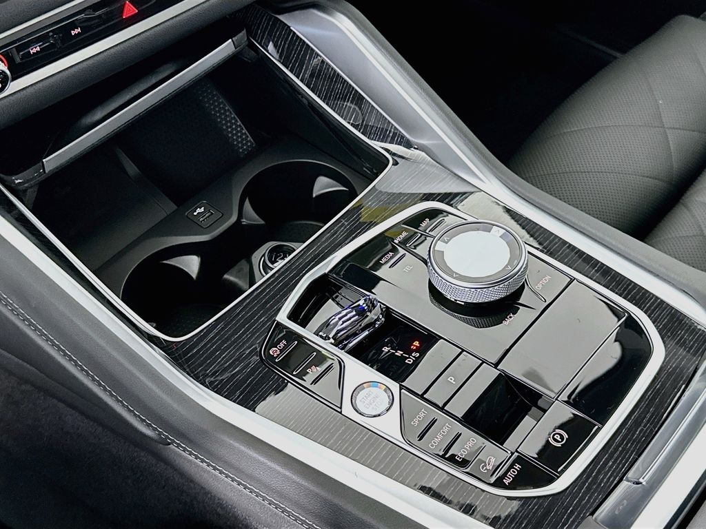 Thumbnail: 2027 BMW X6 - 15