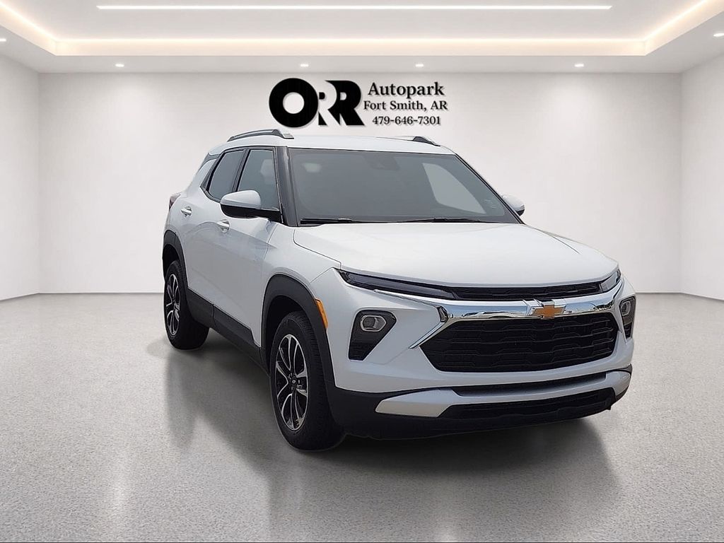 Summit White 2026 Chevrolet Trailblazer SUV / Crossover Front-Wheel Drive Continuously Variable Transmission
