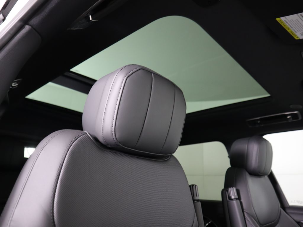 Thumbnail: 2025 Land Rover Range Rover - 19