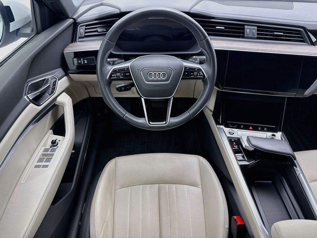 Thumbnail: 2024 Audi Q8 e-tron - 10