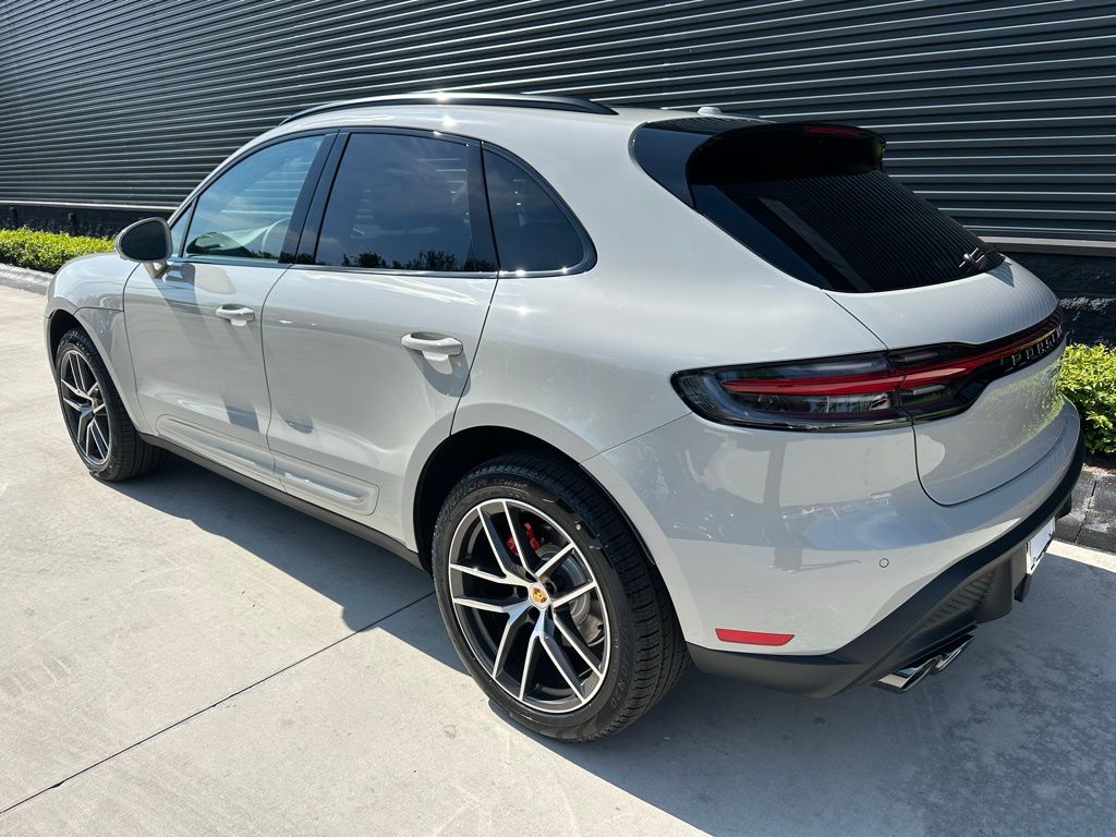 Thumbnail: 2026 Porsche Macan - 3