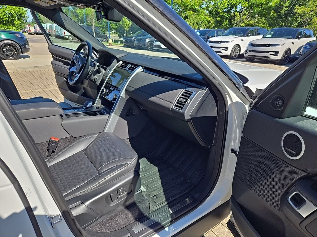 Certified Used 2025 White Land Rover S image 20