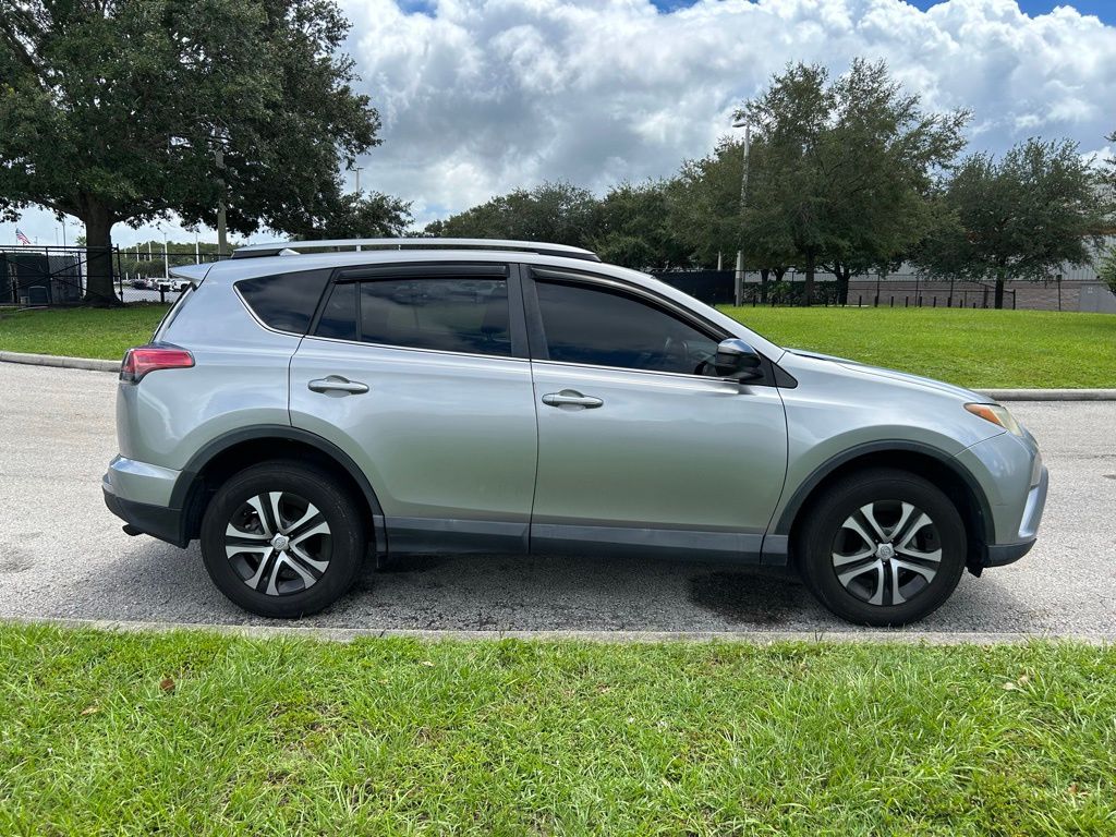 Thumbnail: 2018 Toyota RAV4 - 6