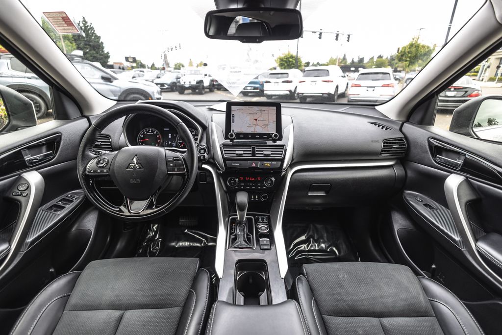 2025 Mitsubishi Eclipse Cross SE thumbnail 24