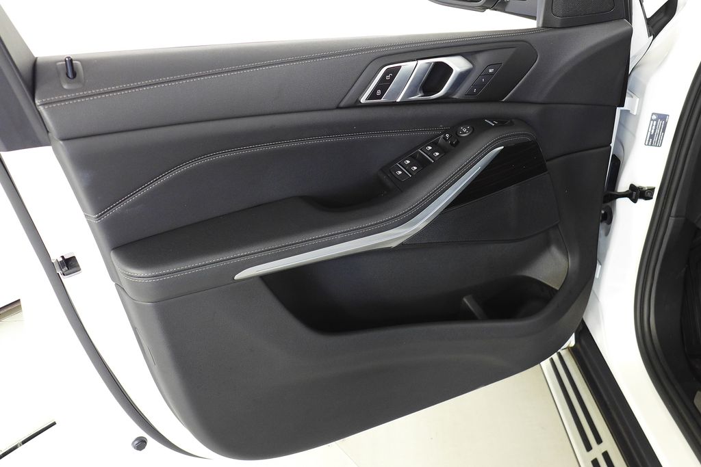 Thumbnail: 2023 BMW X5 - 11