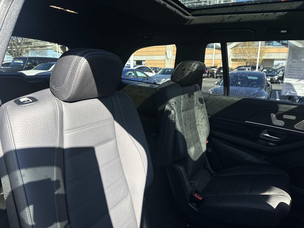 Thumbnail: 2024 Mercedes-Benz GLS - 27