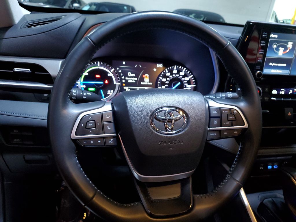 2022 Toyota Highlander Hybrid XLE 32