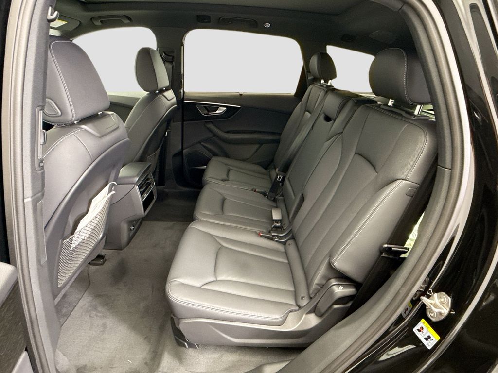 Thumbnail: 2026 Audi Q7 - 20