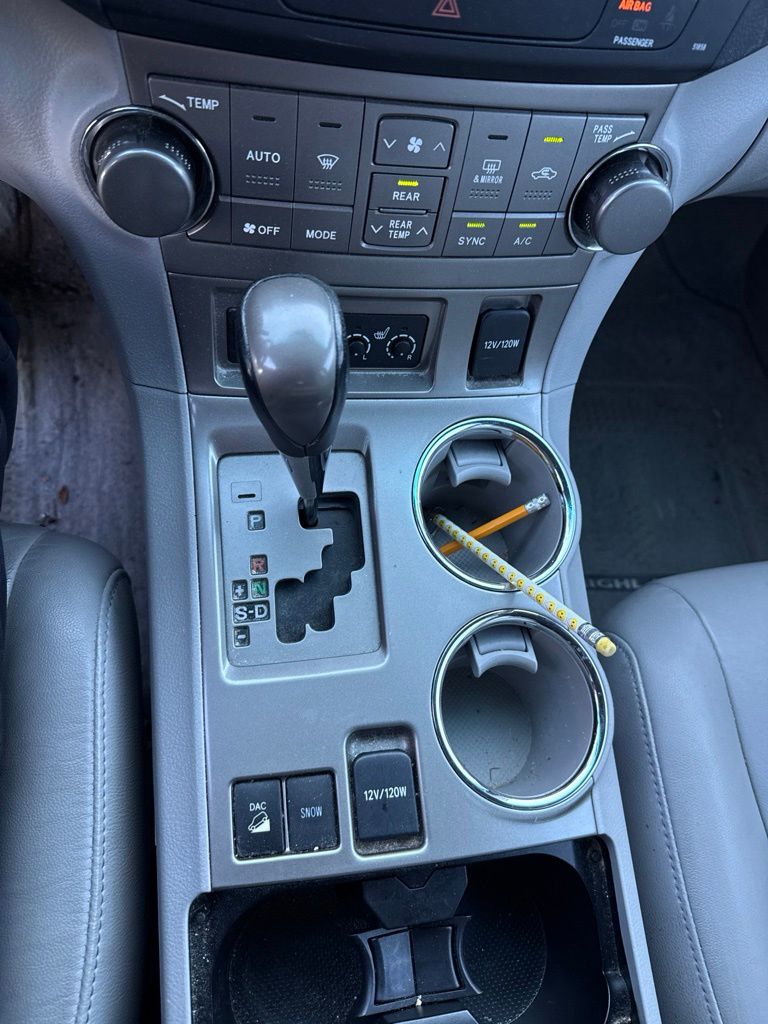 2010 Toyota Highlander — photo 3