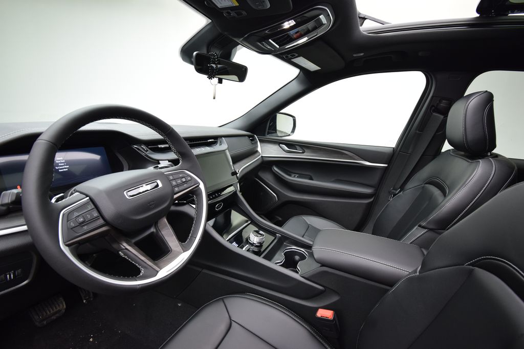 new 2026 Jeep Grand Cherokee car, priced at $51,400