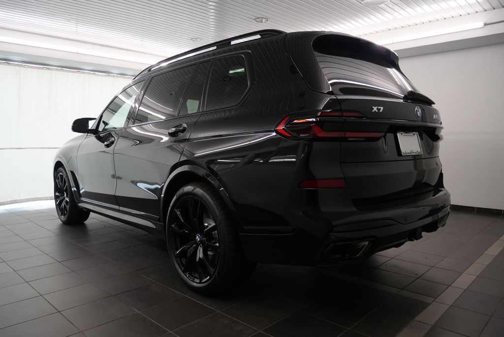 2025 BMW X7 M60i 5