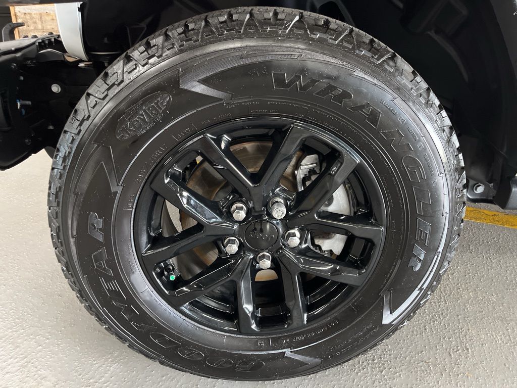 View vehicle photo 7