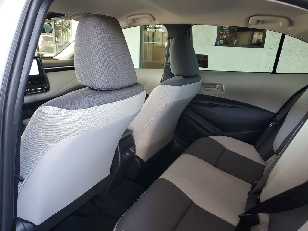 2025 Toyota Corolla LE photo 15