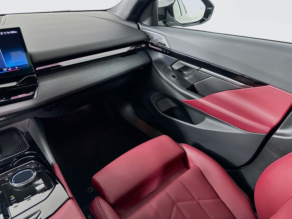 Thumbnail: 2025 BMW 5 Series - 24