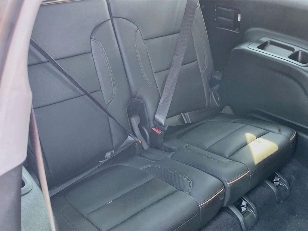 Used 2023 White GMC AT4 image 28