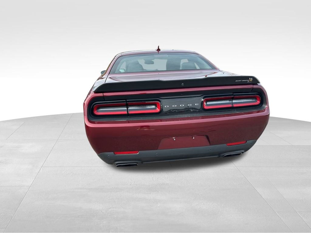 2023 Octane Red Pearlcoat Dodge Challenger R/T Scat Pack RWD Coupe