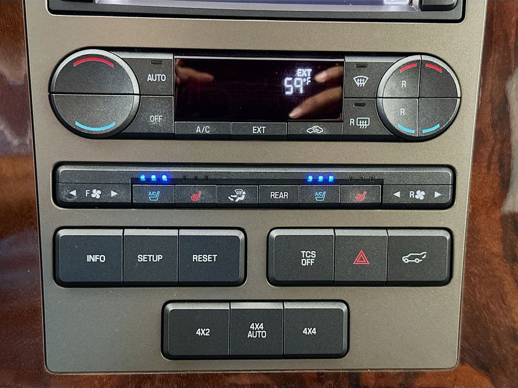 Thumbnail: 2012 Lincoln Navigator - 15