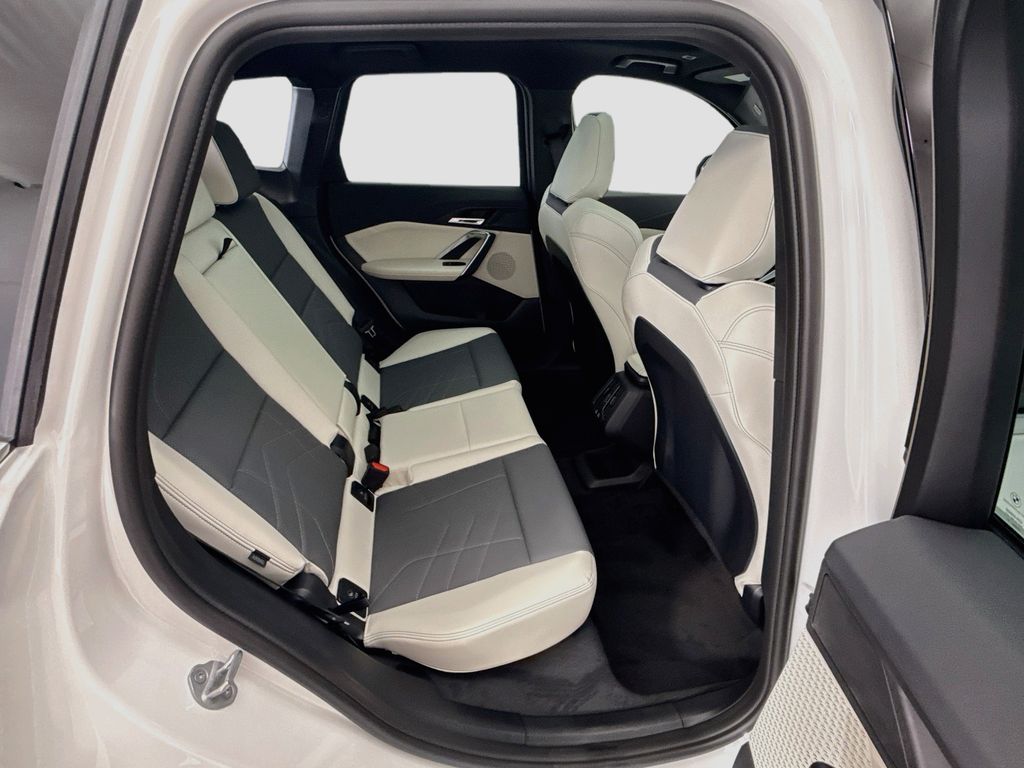 New 2027 White BMW xDrive28i image 21
