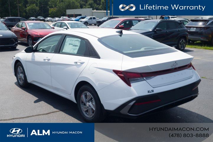 New 2026 White Hyundai SE image 10