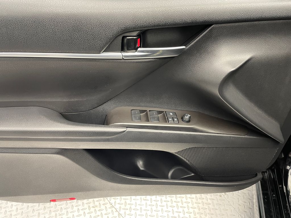 2023 Toyota Camry SE 9