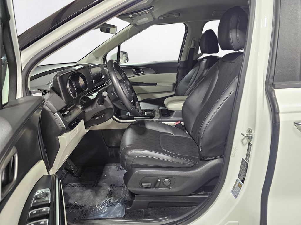 Used 2024 White Kia LX image 21