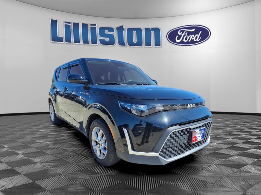 2023 Kia Soul LX FWD