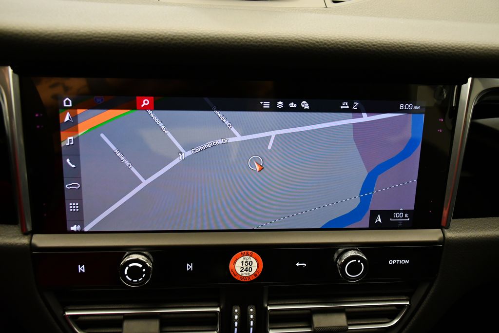 Thumbnail: 2026 Porsche Macan - 30