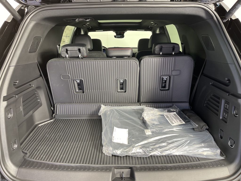 Thumbnail: 2026 Chevrolet Traverse - 25