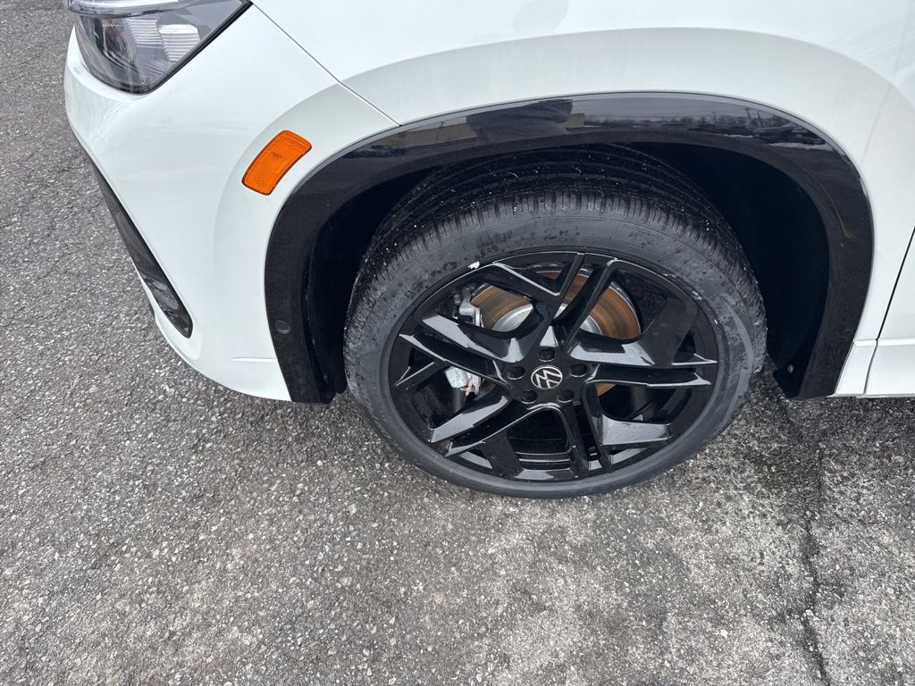 New 2026 Black Volkswagen 2.0T SE R-Line Black image 9