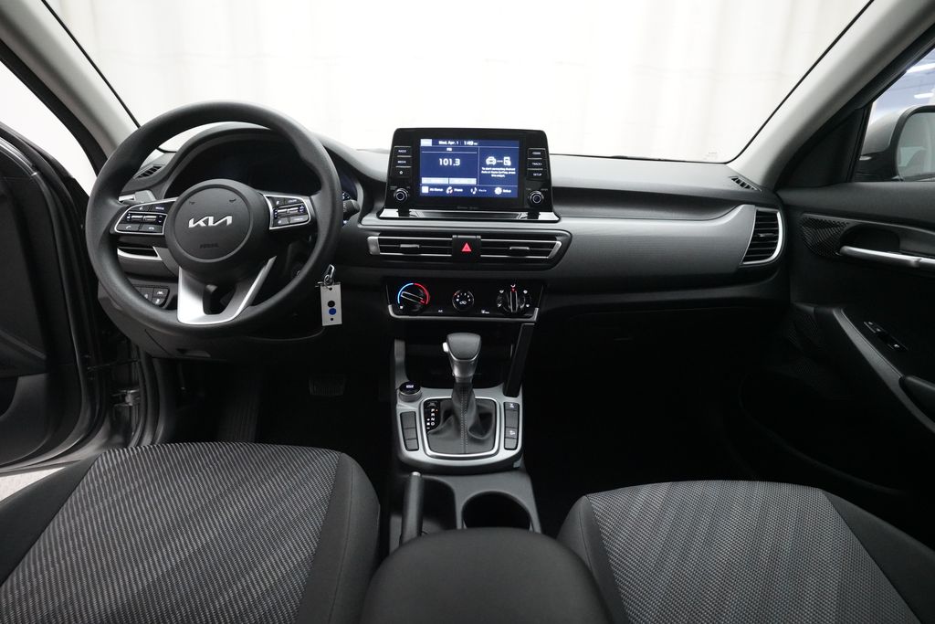 View vehicle photo 7