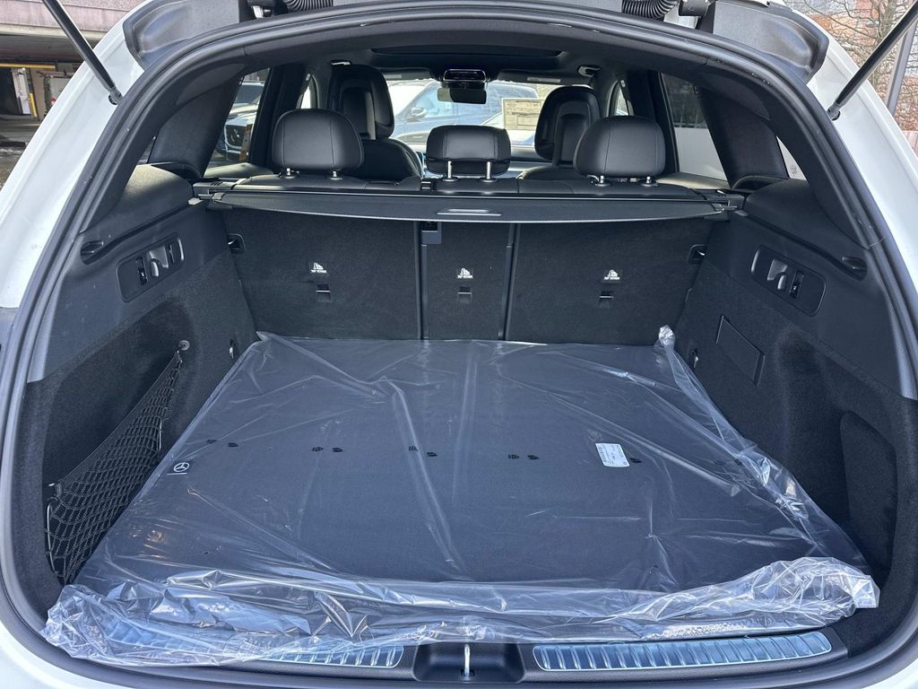 Thumbnail: 2026 Mercedes-Benz GLC - 21