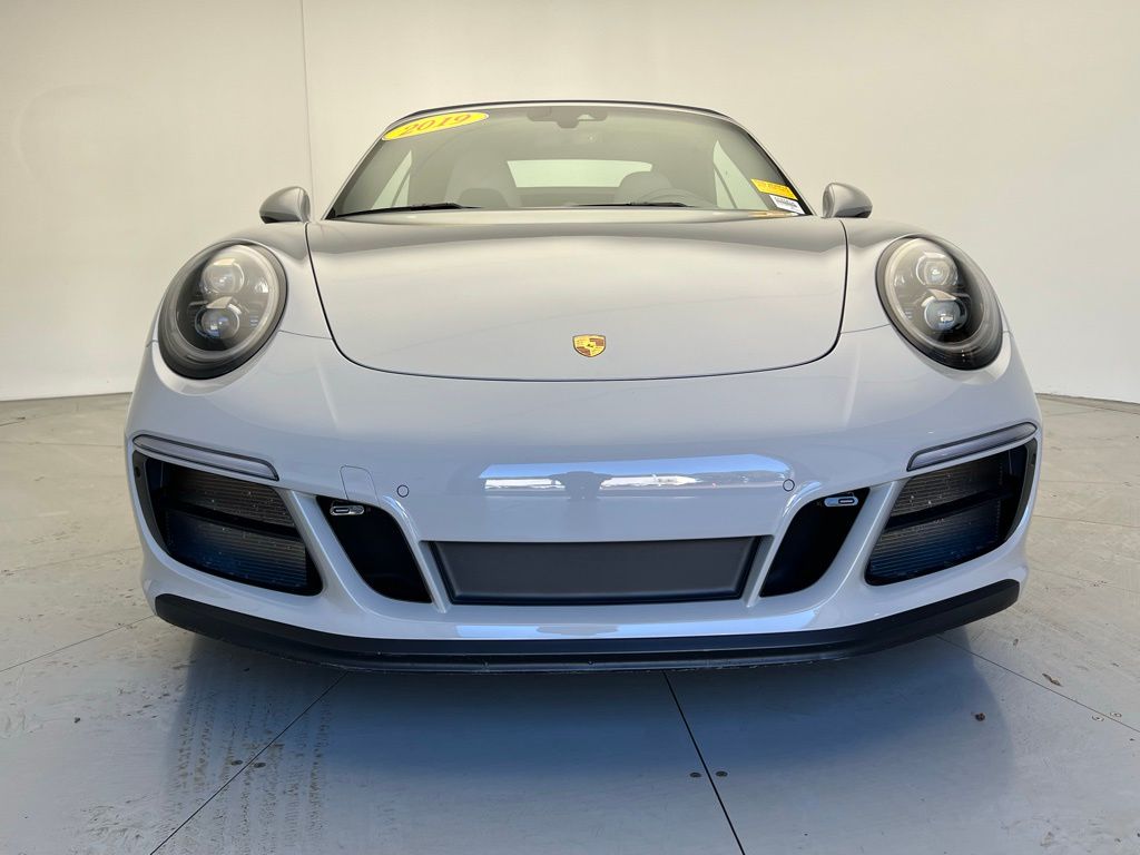 Thumbnail: 2019 Porsche 911 - 16