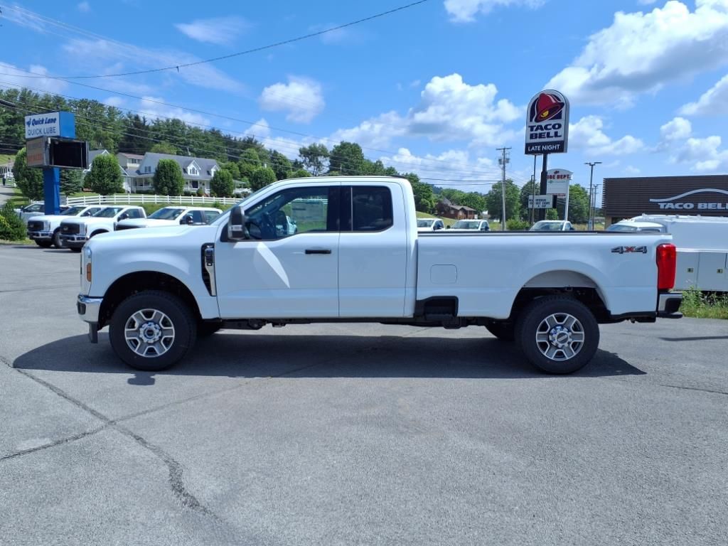 New 2025 White Ford XLT image 2