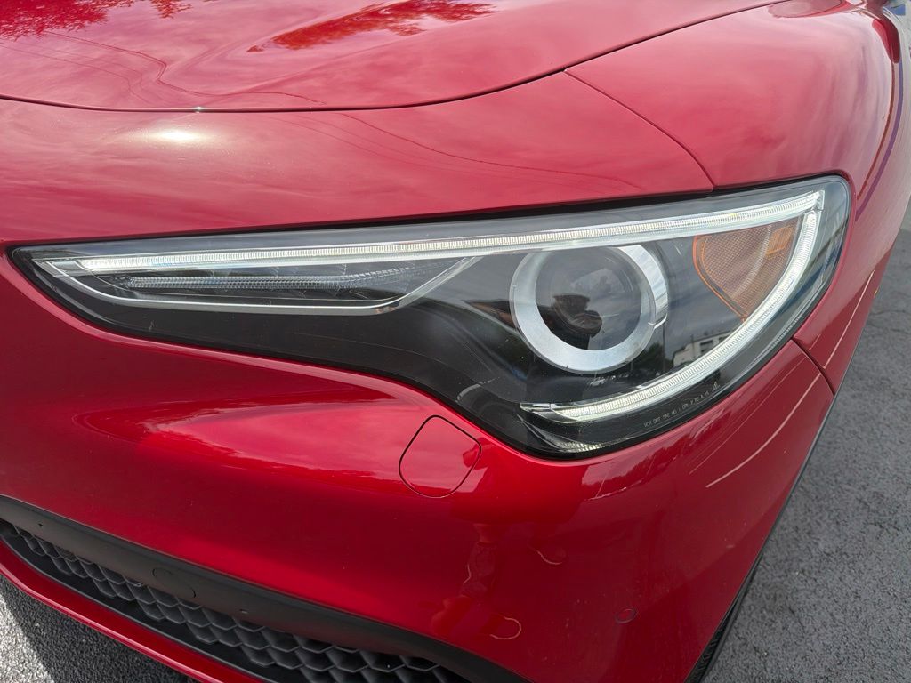 Thumbnail: 2022 Alfa Romeo Stelvio - 9
