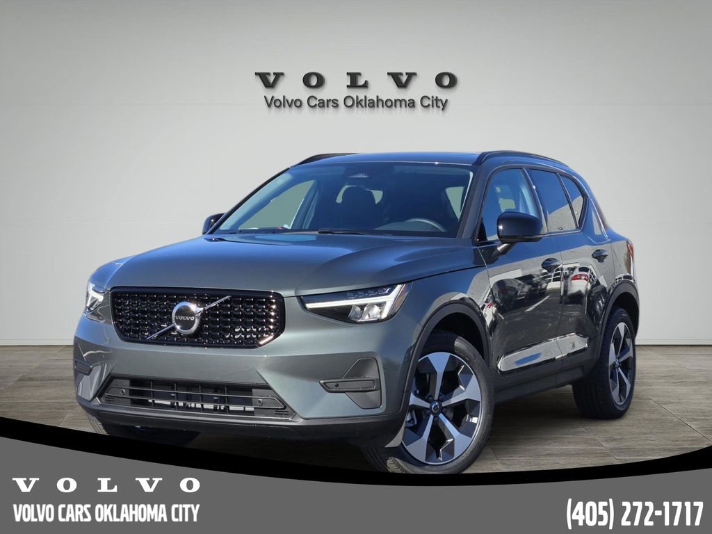 2026 Volvo XC40 Core's photo