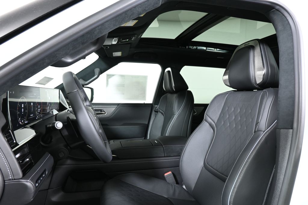 Thumbnail: 2026 INFINITI QX80 - 13