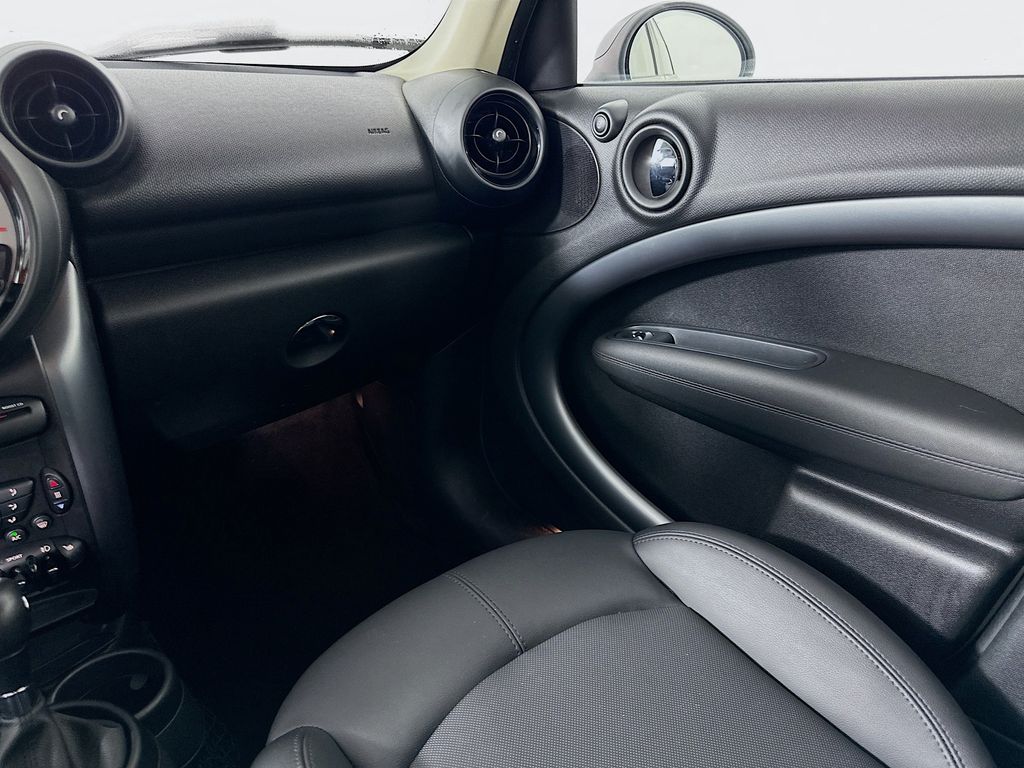 Thumbnail: 2013 MINI Cooper Countryman - 21