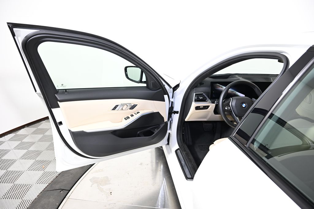Thumbnail: 2023 BMW 3 Series - 21